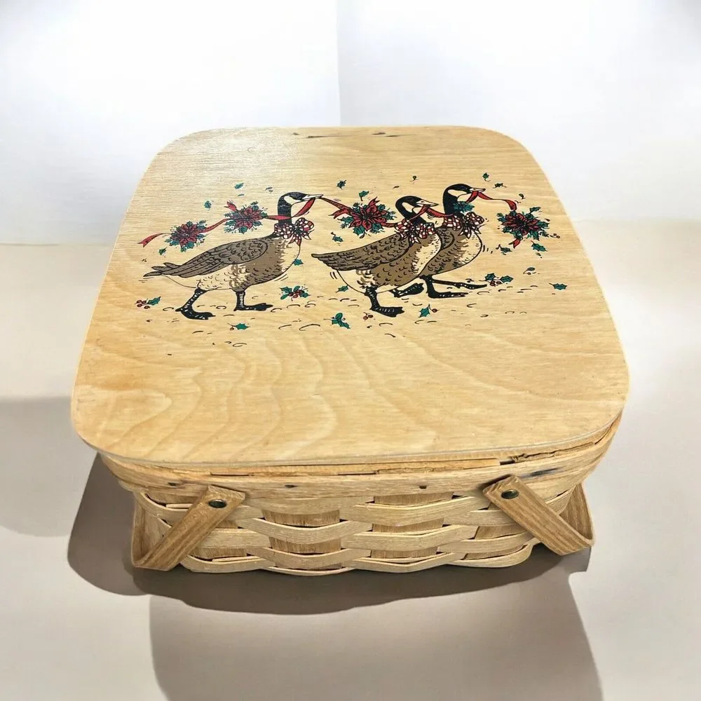 BASKETVILLE-Putney Vermont • Christmas Ducks On Lid Basket+Removable Pie‎ Insert